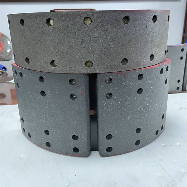 4311 New 4311 Brake Lining Shoes Semi-metallic/NAO Material for Truck Brake System Parts